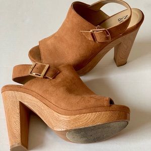 Women’s clogs and belt
